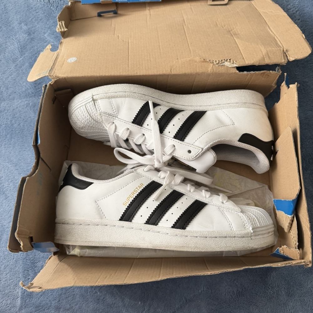 Size 4.5 (GS) - adidas Superstar Low White Core Black
